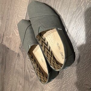 Toms Women's Gray Slip-On Flats